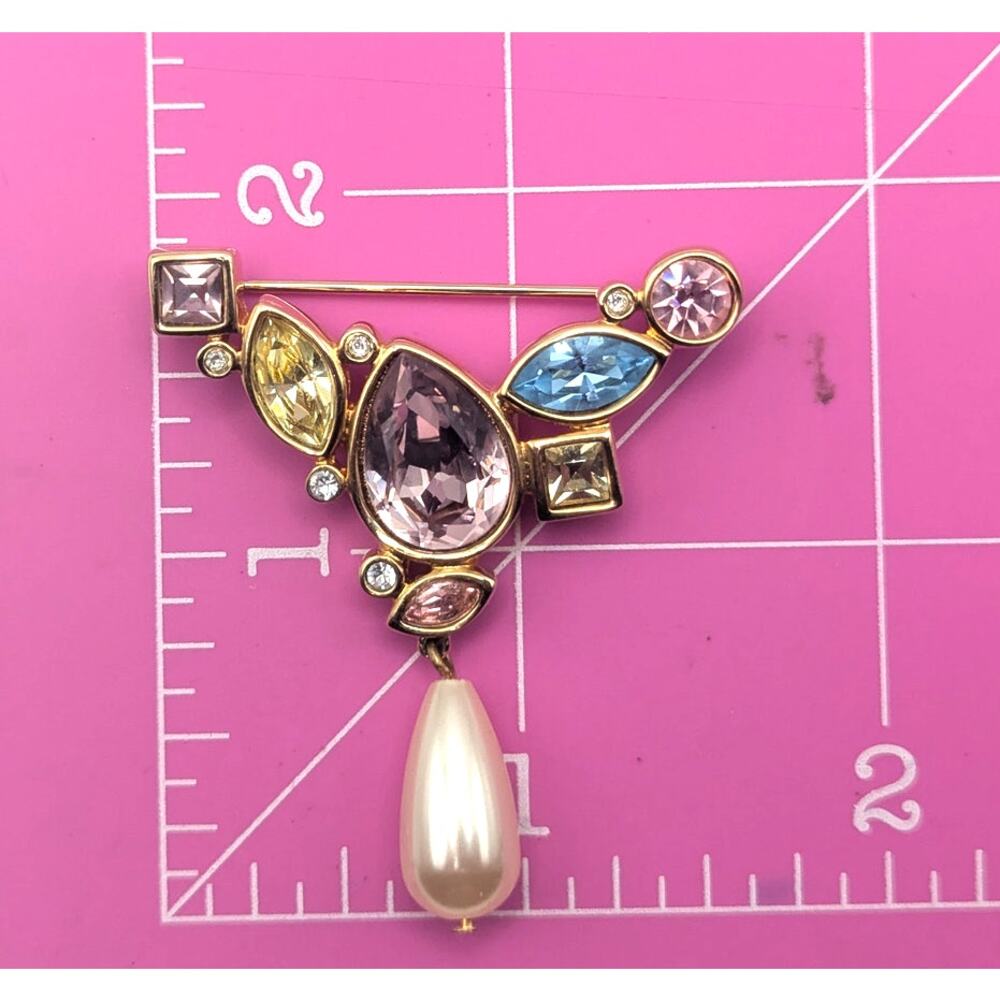 SWAROVSKI Vintage Gold Tone Pastel Crystal Faux Pearl Dangle Brooch Pin 2in - Picture 8 of 9